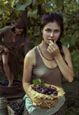 Девушка, комсомолка, спортсменка