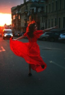 Стихи " Девушка в красном"