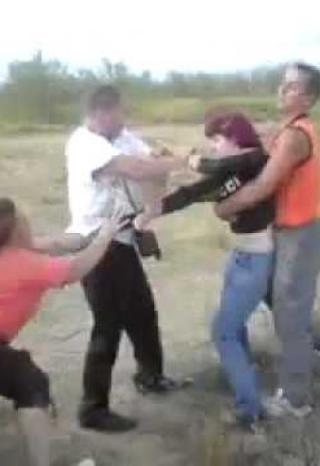 Тигрицы в клетке