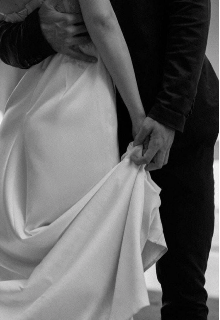 Упасть в его объятия